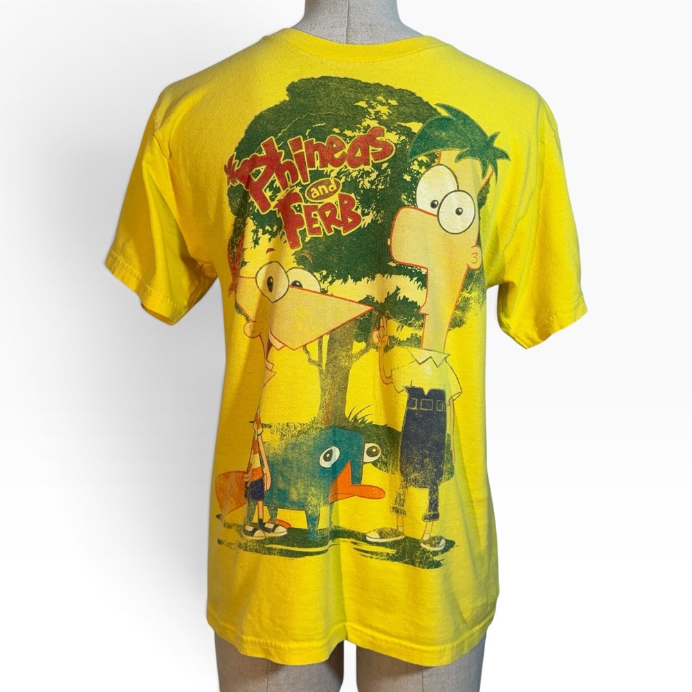 Disney Phineas and Ferb T-Shirt Cotton Yellow Graphic Print Size Large T Shirt